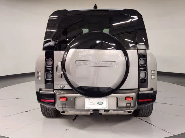 Used 2024 Silicon Silver Premium Metallic Land Rover X image 10