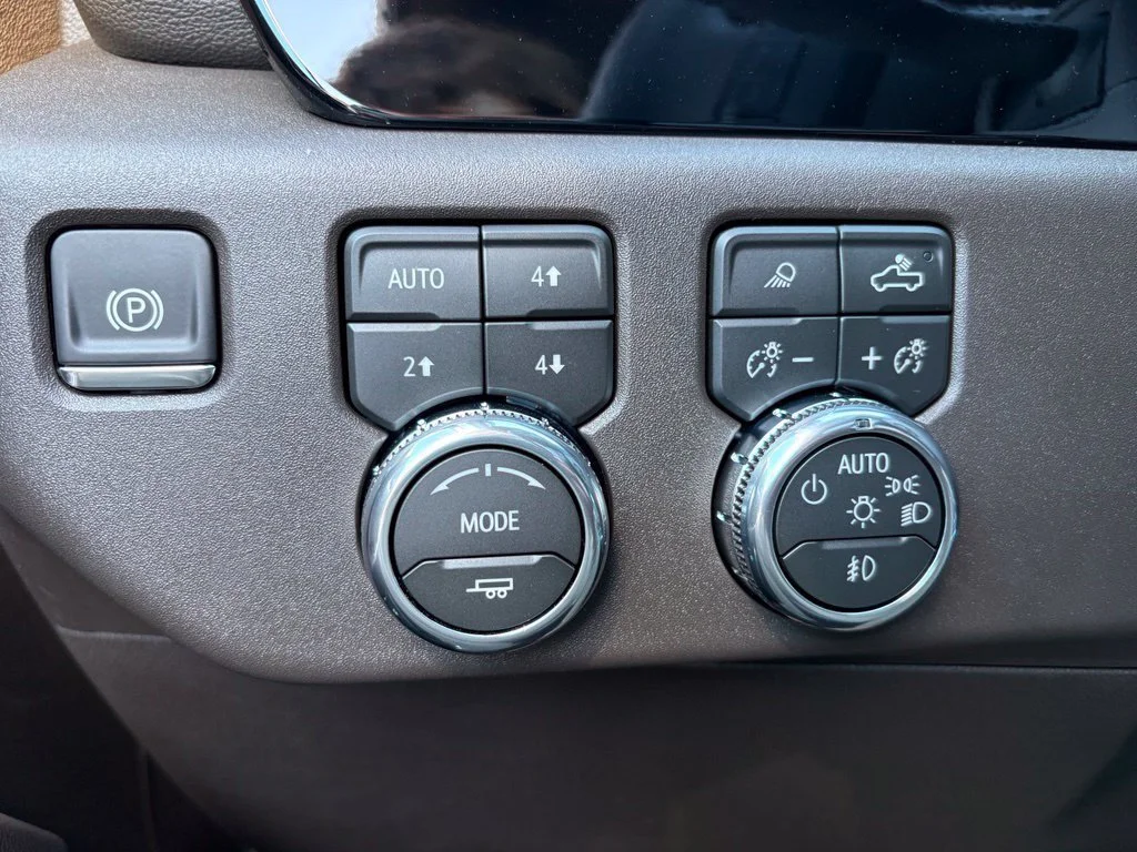 New 2026 Glacier White Tricoat GMC SLT image 24