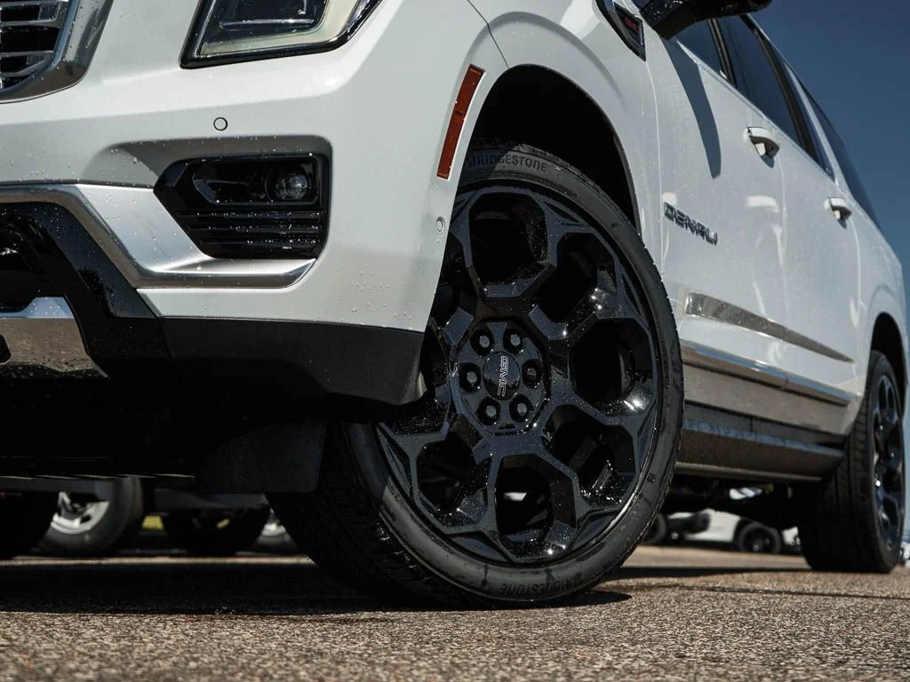 2026 GMC Yukon XL Denali - Photo 6