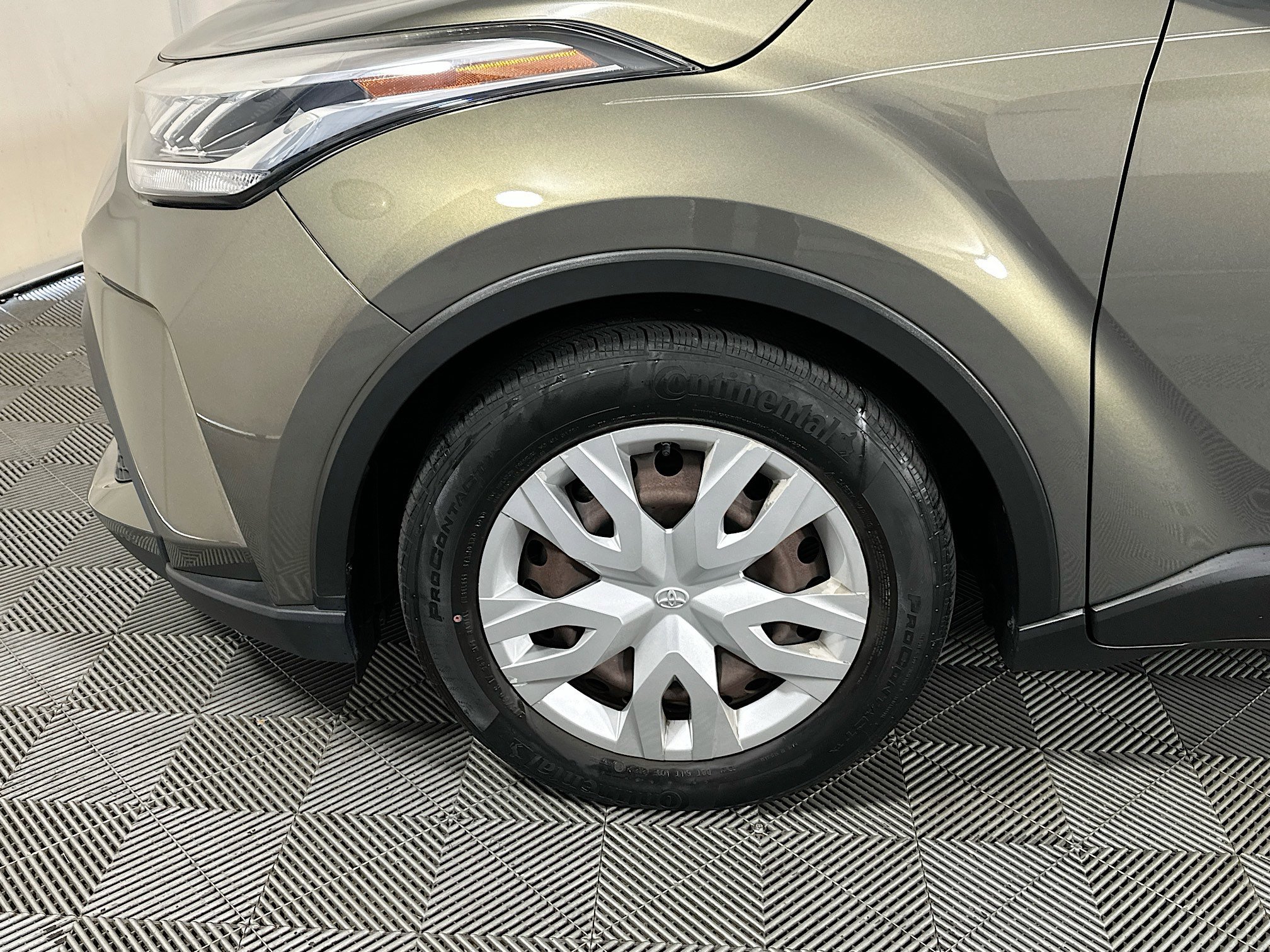 Used 2021 Bronze Toyota LE image 11