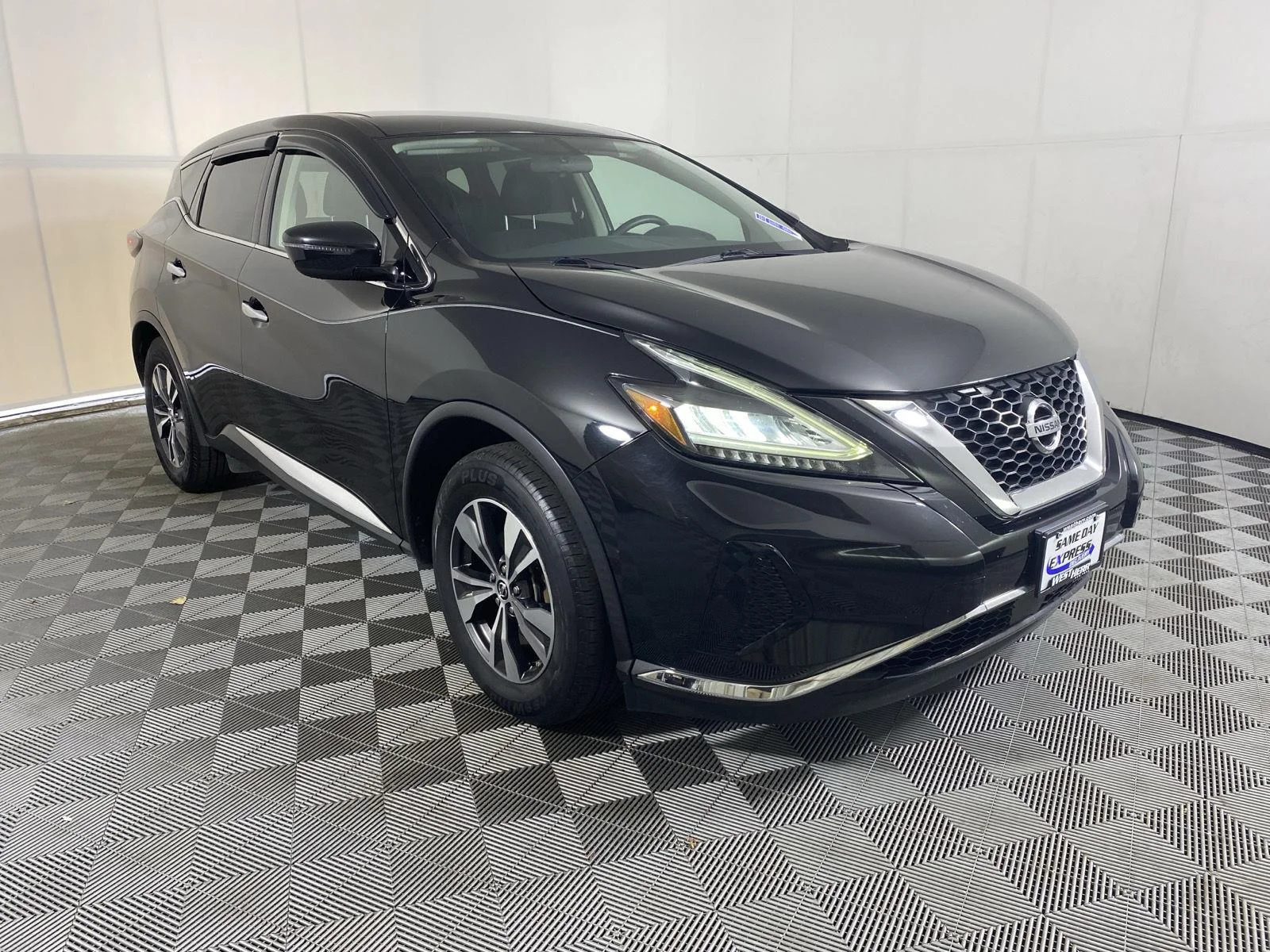 Used 2019 Magnetic Black Pearl Nissan S image 10