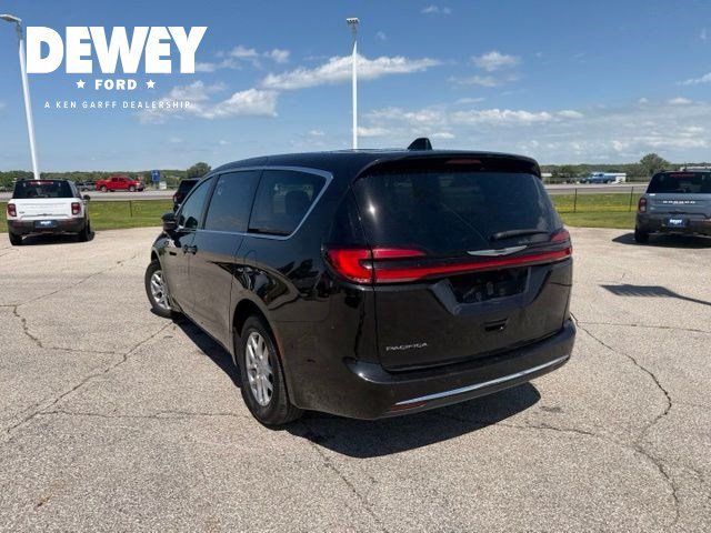 Used 2023 Brilliant Black Crystal Pearlcoat Chrysler Touring L image 10