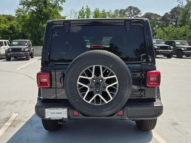 New 2026 Black Clear-Coat Exterior Paint Jeep Sahara image 7