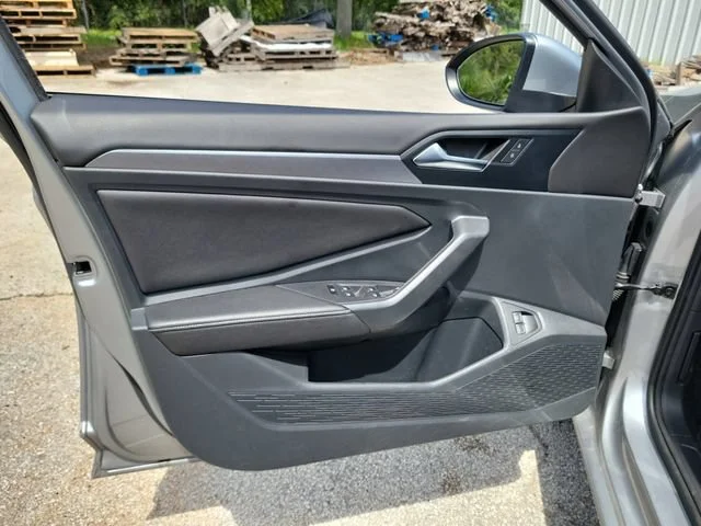 2023 Volkswagen Jetta SE - Photo 24