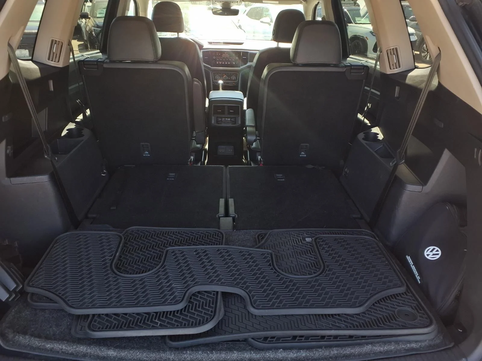 Used 2018 Black Volkswagen SEL image 8