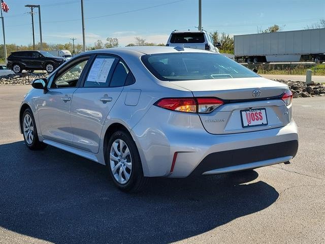 Certified Used 2022 CLASSIC SILVER METALLIC Toyota  image 7