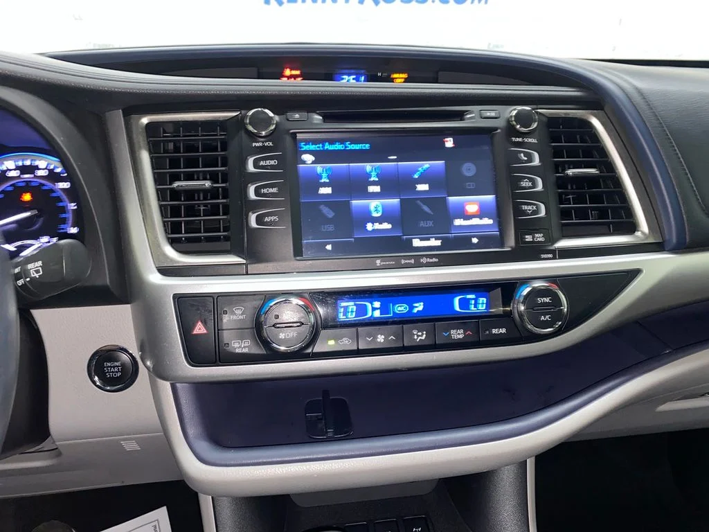 Used 2019 Green Toyota XLE image 24