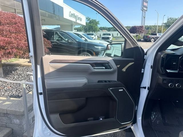 Used 2023 White GMC SLT image 11