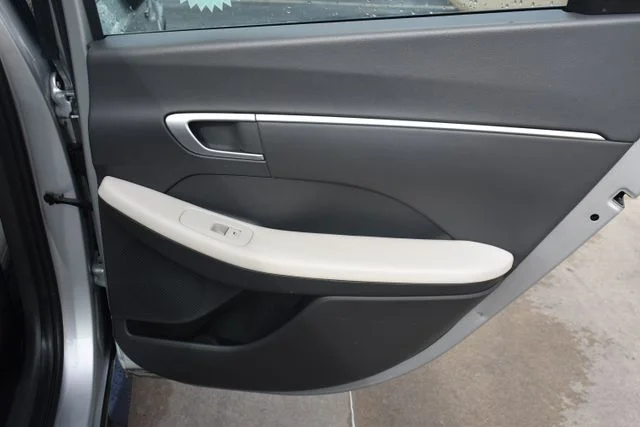 Used 2025 Silver Hyundai SEL image 14