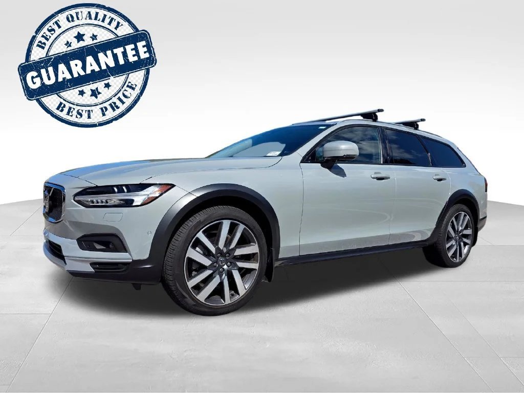 Used 2025 Gray Volvo Plus, B6 AWD Gas (mild hybrid) image 2