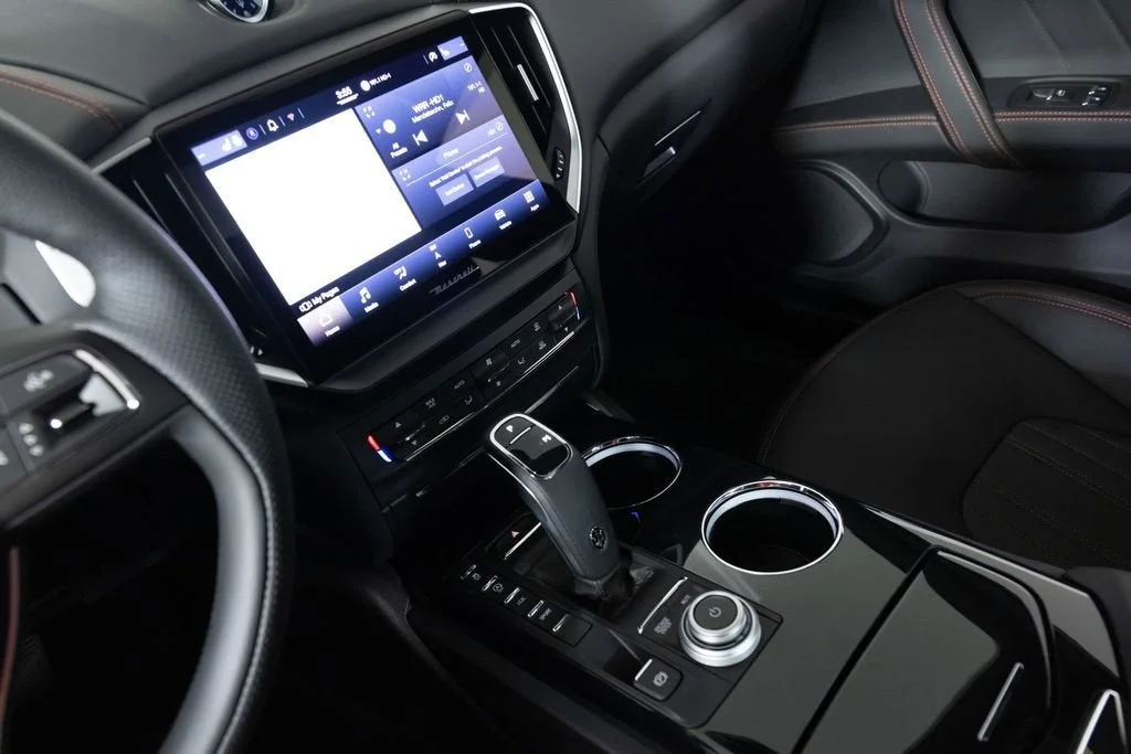 Used 2023 White Maserati Modena image 22