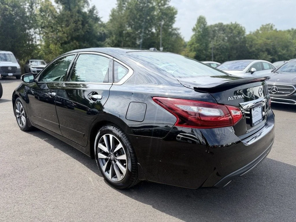 Used 2016 Super Black Nissan 4dr Sedan I4 2.5 SL image 6