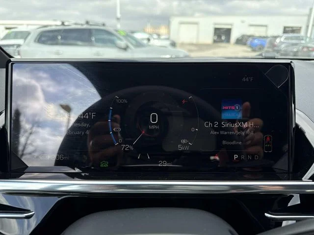 New 2026 White GMC Elevation image 28