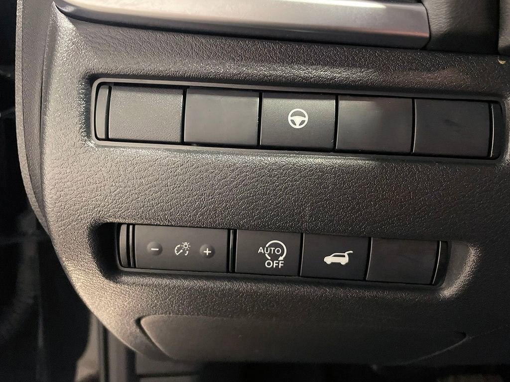Used 2026  Nissan SV image 35