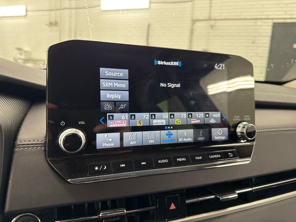Used 2024 Red Mitsubishi  image 31