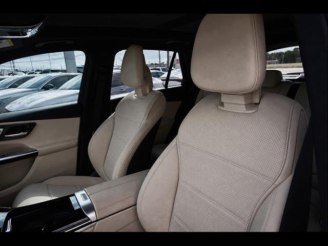 Used 2023  Mercedes-Benz GLC 300 4MATIC® image 10