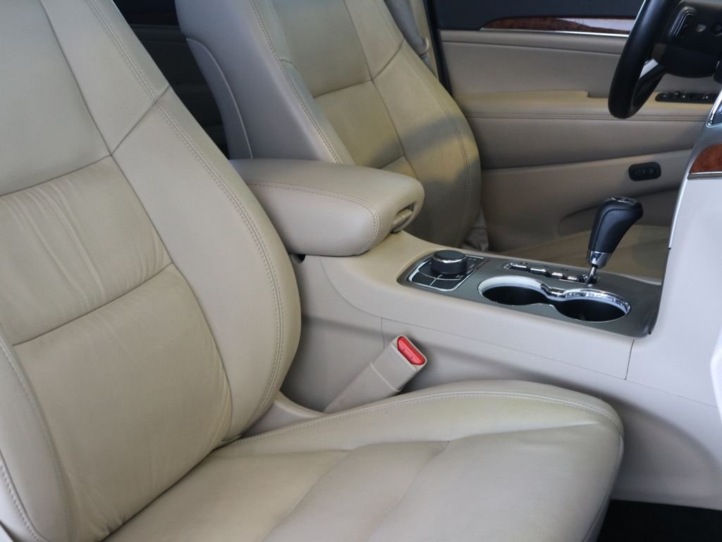 Used 2011 Gray Jeep Limited image 44
