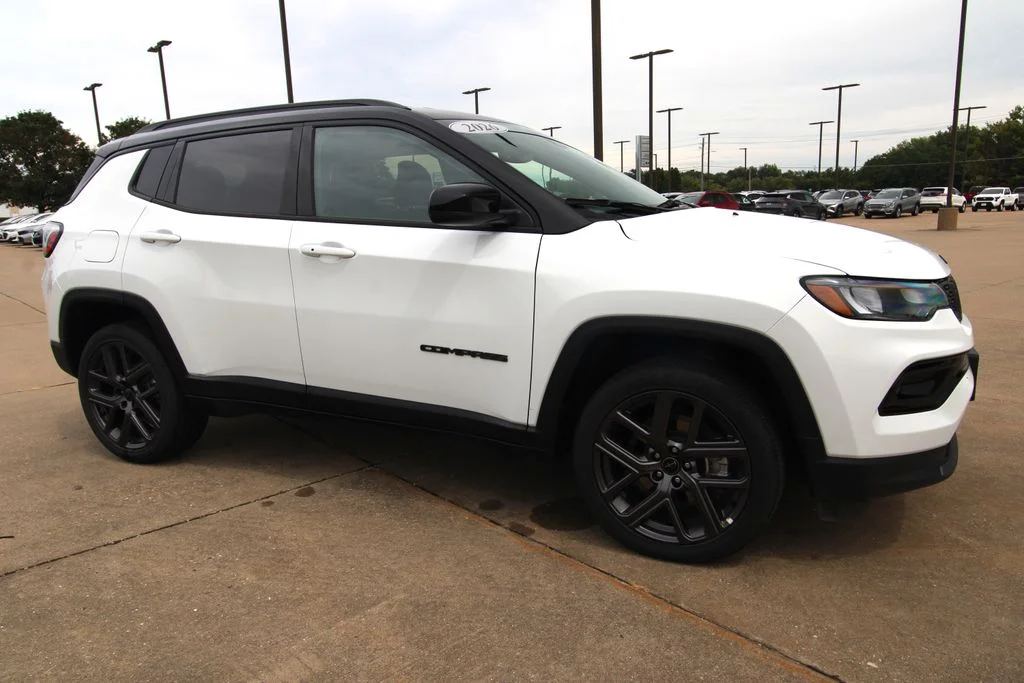 Used 2026 White Jeep Limited image 3
