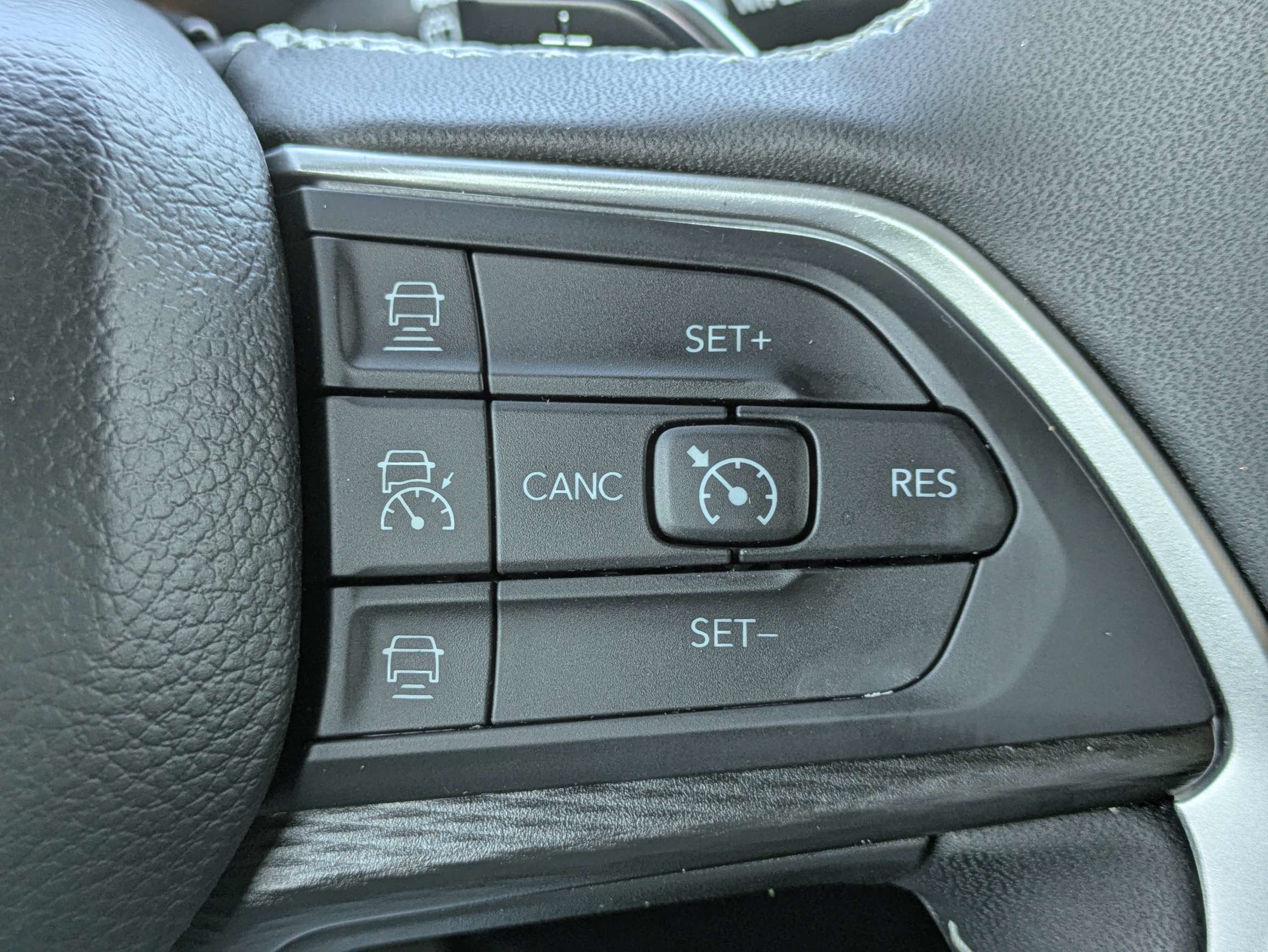 Used 2025 Silver Zynith Jeep Altitude image 31