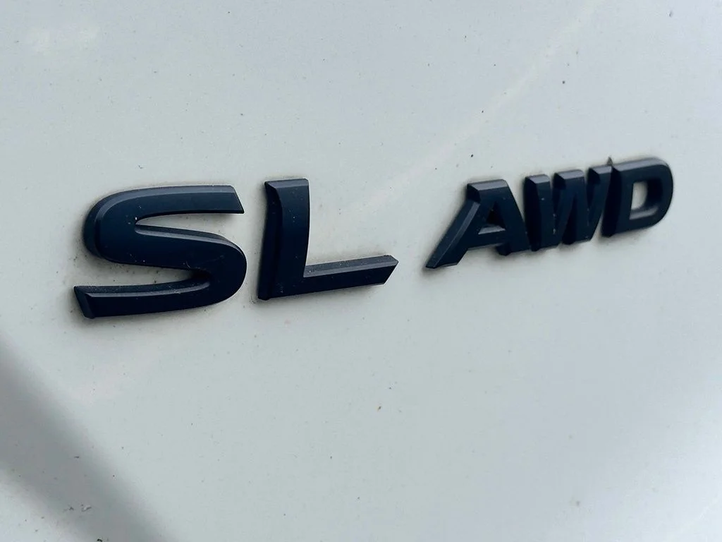 Used 2018 Pearl White Nissan SL image 6