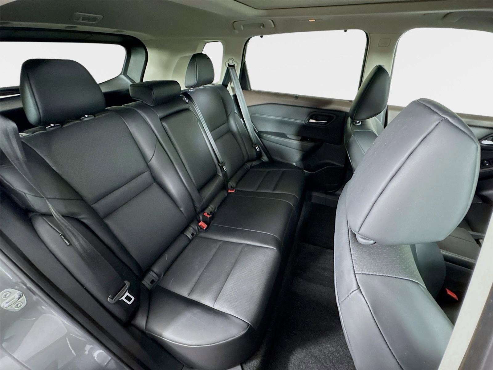 Used 2023 Gun Metallic Nissan SV image 27