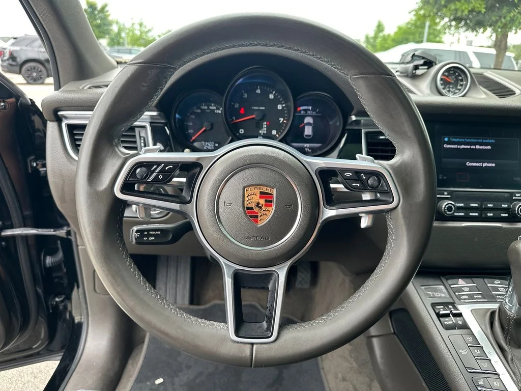Used 2018  Porsche Base image 21
