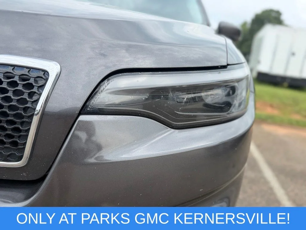 Used 2019 Gray Jeep Limited image 8