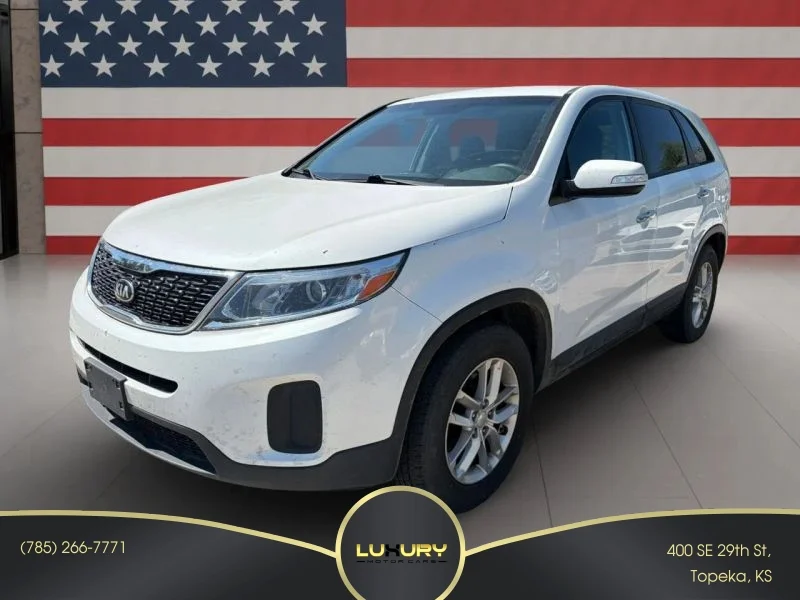 Used 2015 White Kia LX Sport Utility 4D image 1