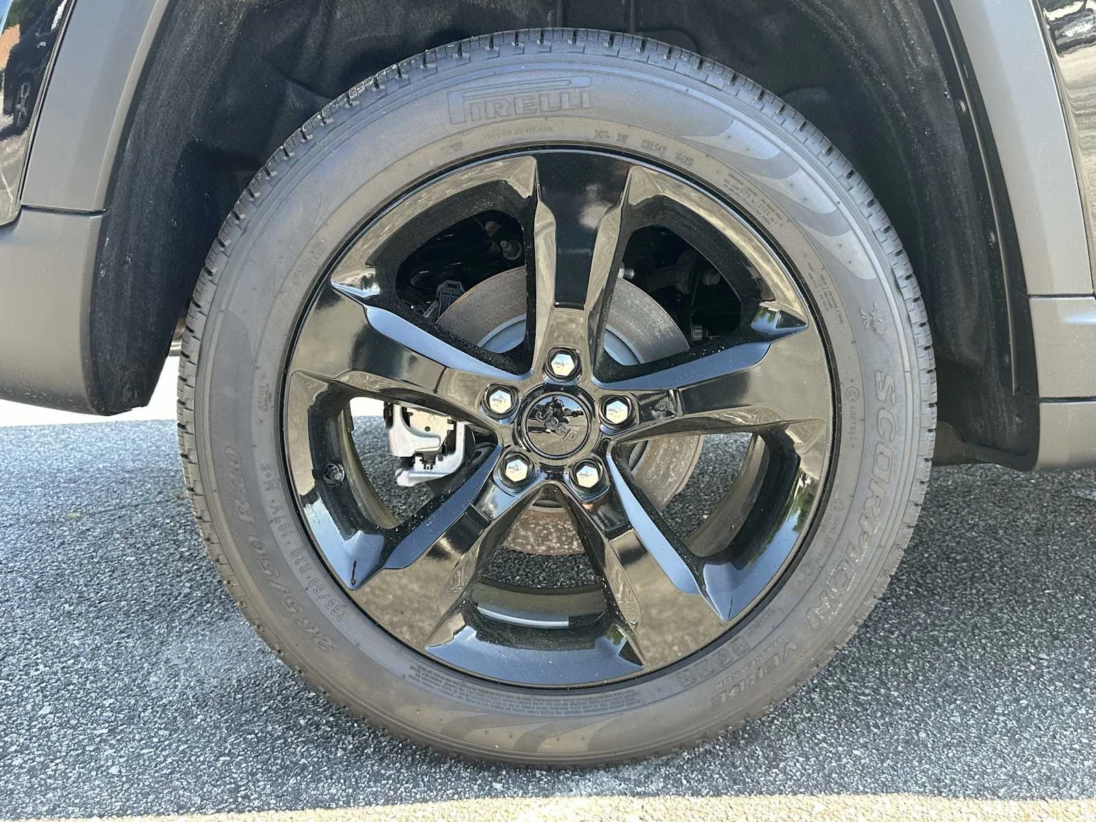 New 2026 Diamond Black Crystal Pearlcoat Jeep Limited image 17