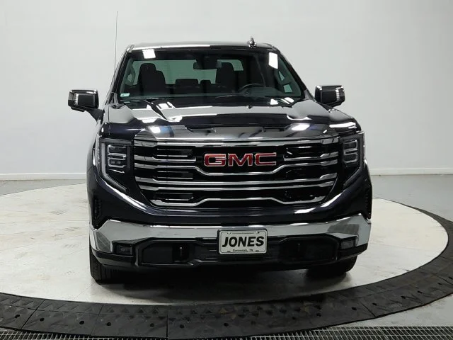 Used 2025 Silver GMC SLT image 3