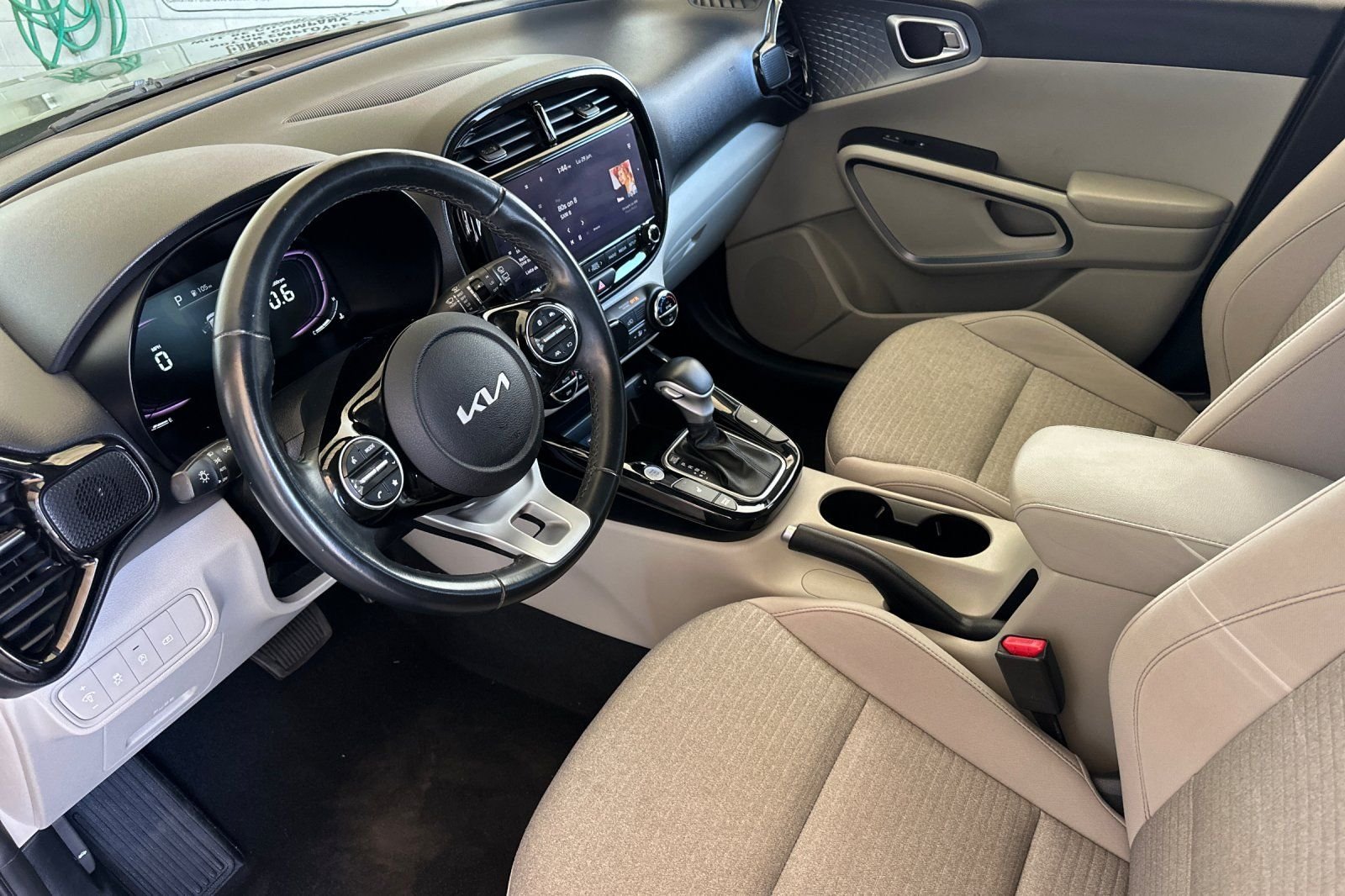 Used 2023 Green Kia EX image 10
