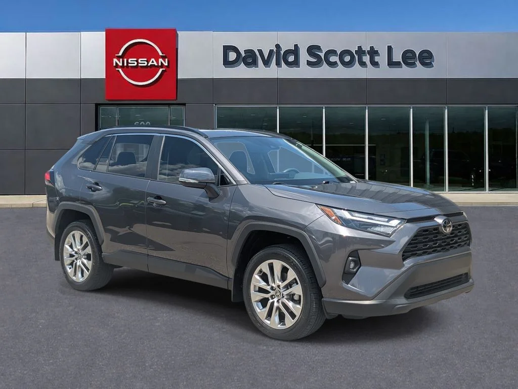 Used 2024 Gray Toyota XLE Premium image 3