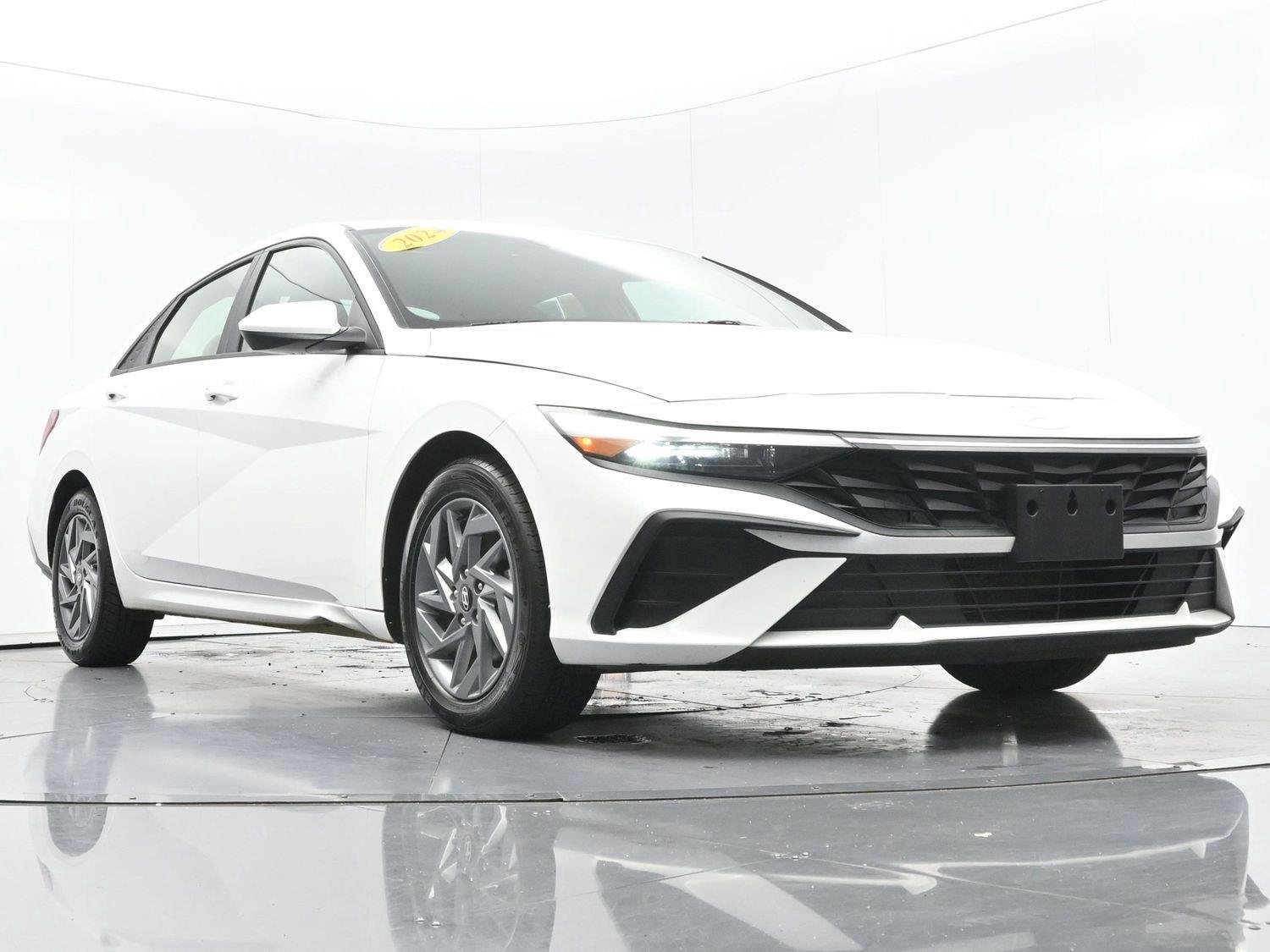 Used 2024 Serenity White Hyundai SEL image 43