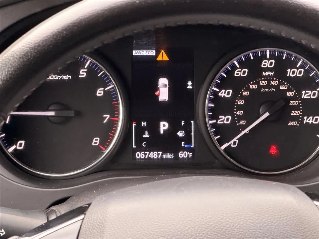 Used 2019  Mitsubishi SE image 22