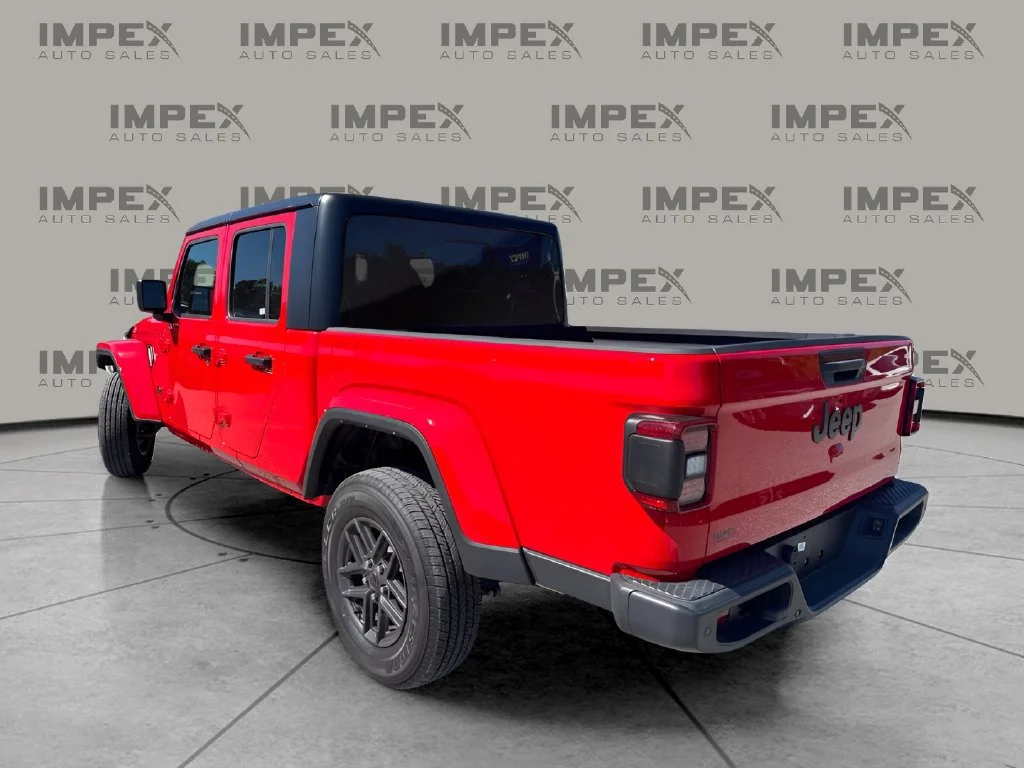 Used 2024 Red Jeep Sport S image 3