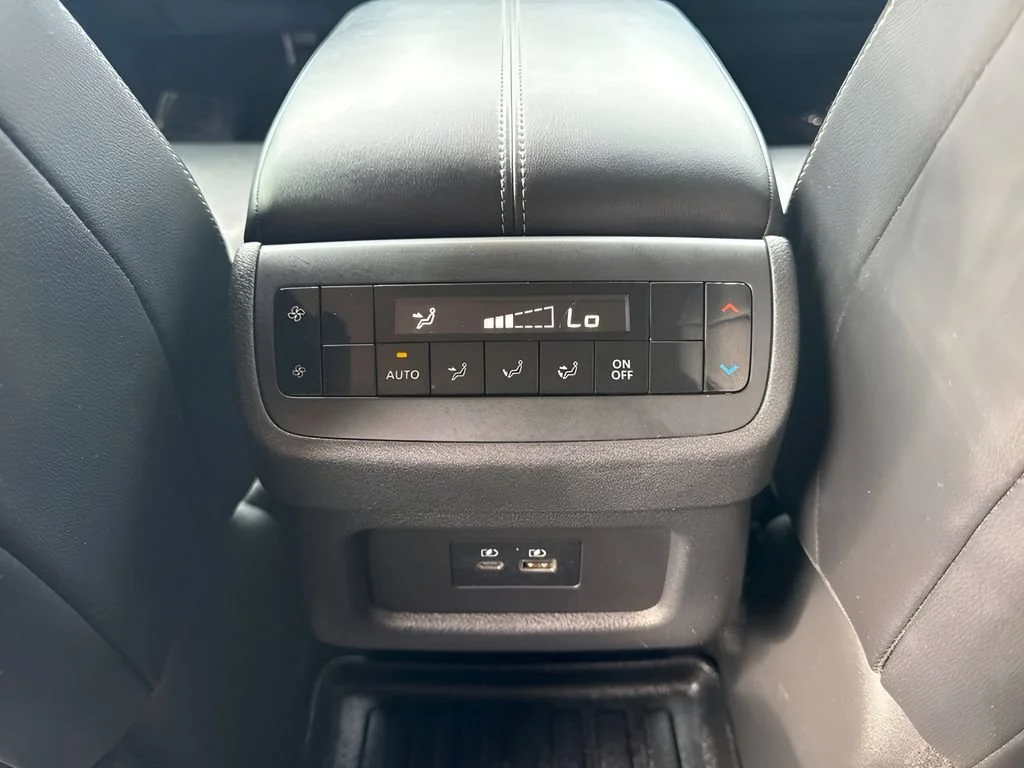Used 2022  Nissan SL image 29