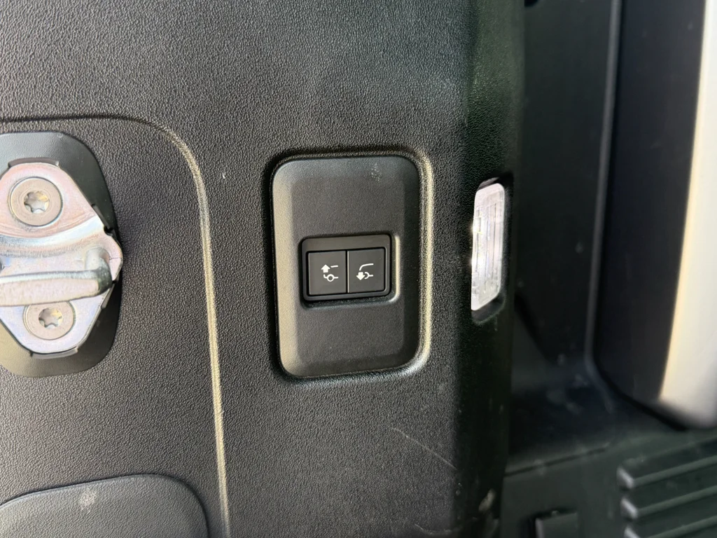 Used 2023 Carpathian Grey Premium Metallic Land Rover X-Dynamic SE image 33
