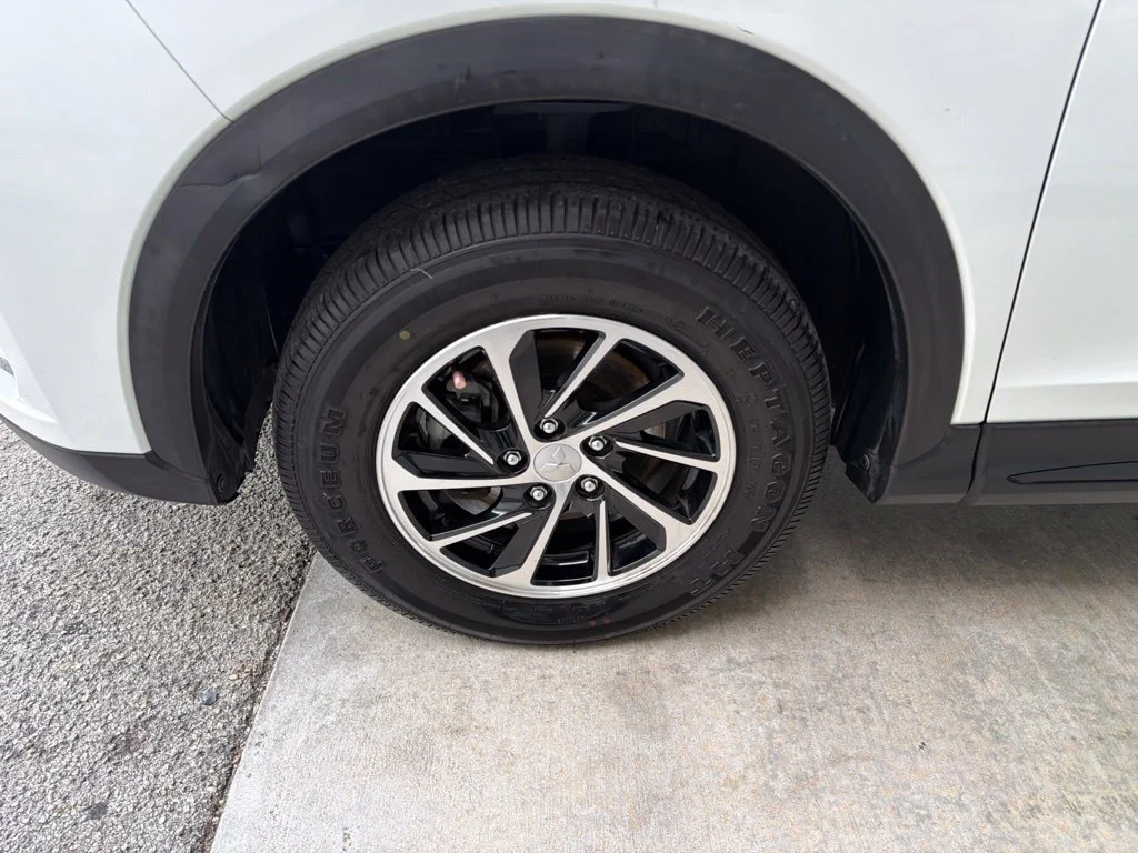 Used 2020 White Mitsubishi ES image 11