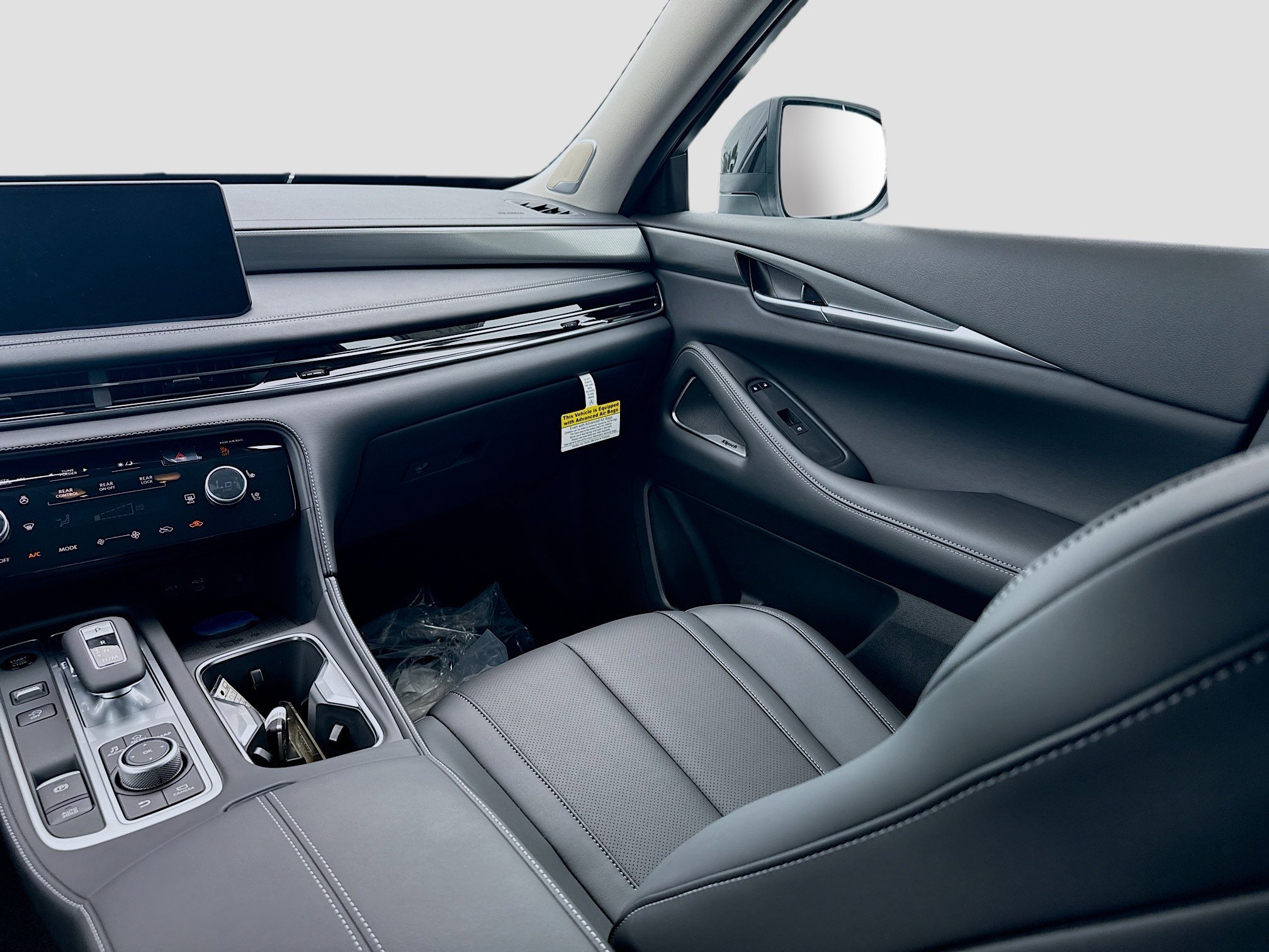 New 2027 RADIANT WHITE INFINITI Luxe FWD image 17