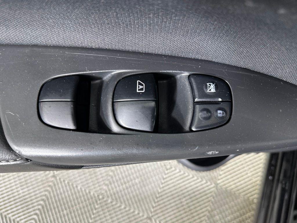 Used 2019 Super Black Nissan S image 17