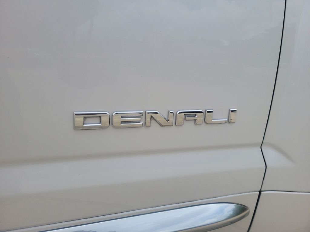Used 2017 White GMC Denali image 11