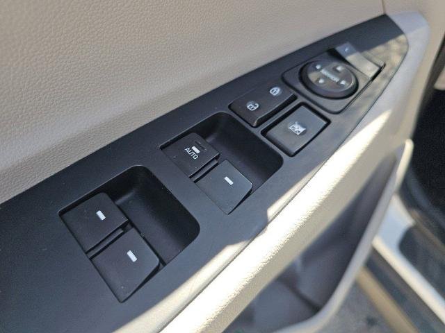 Used 2021 White Cream Hyundai  image 28