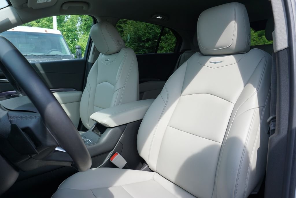 Used 2022 Radiant Silver Metallic Cadillac Luxury image 23