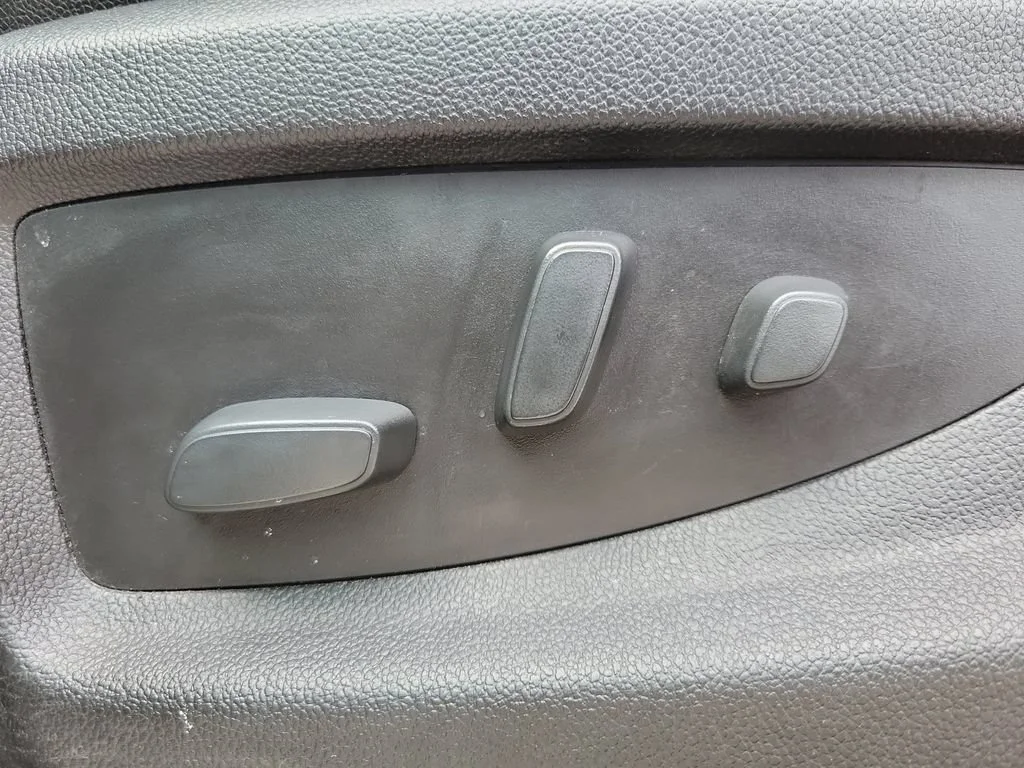 Used 2018 SILVER ICE METALLIC Chevrolet Premier image 20