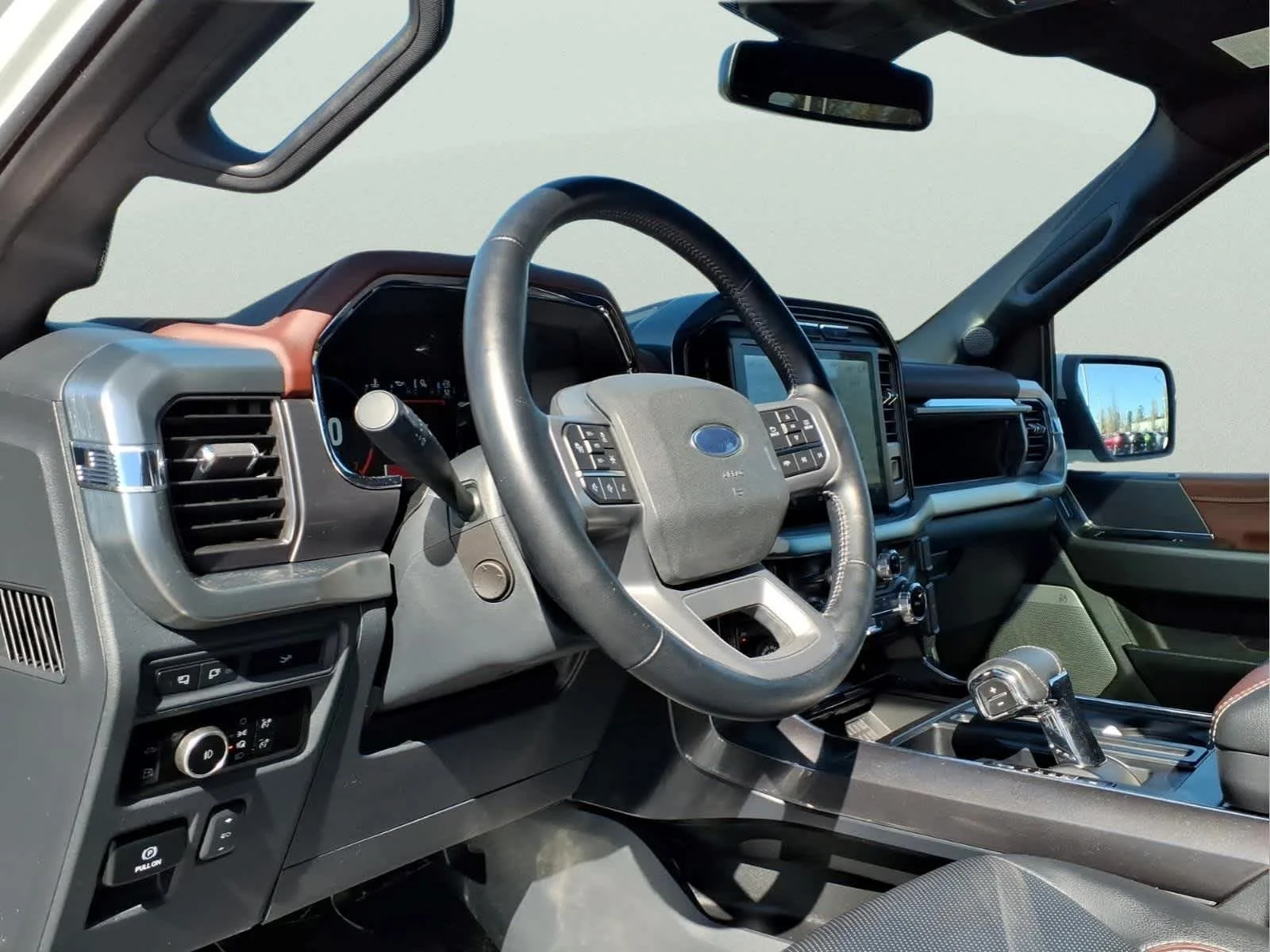 Used 2023 Star White Metallic Tri-Coat Ford LARIAT image 13