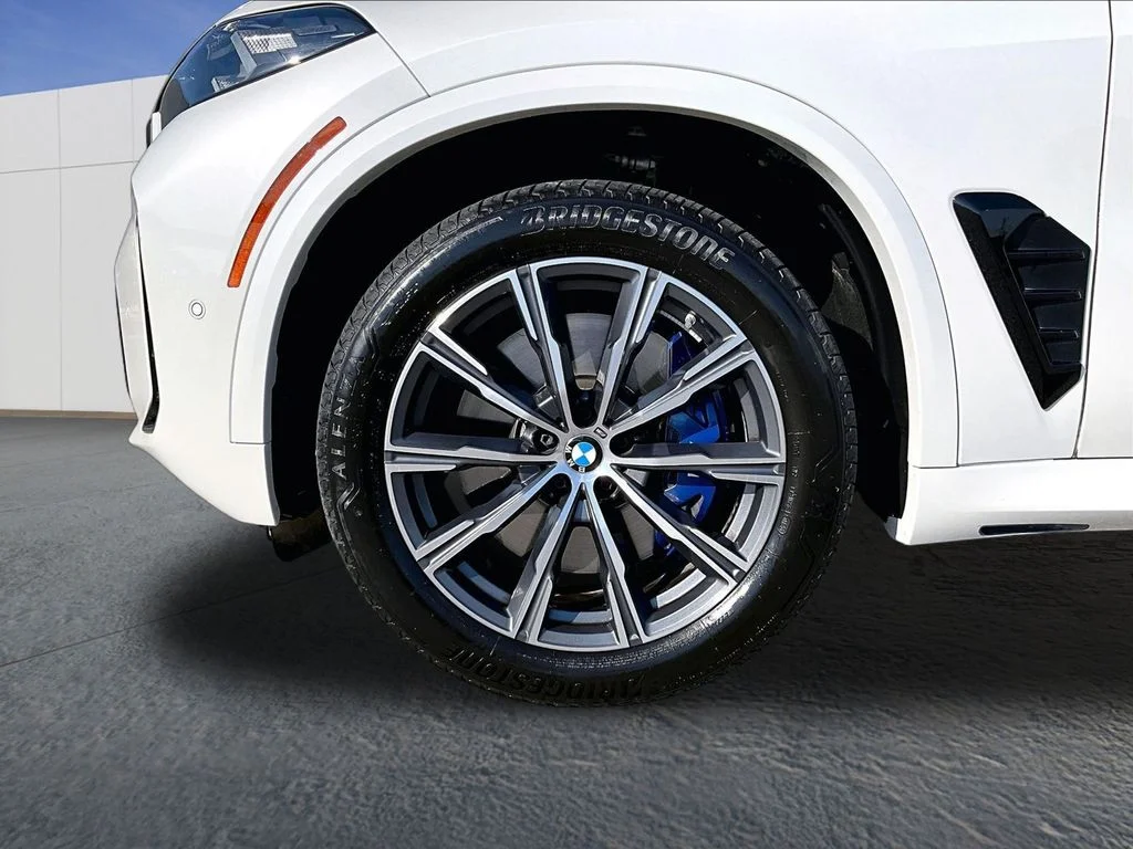 Used 2026 White BMW M60i image 11