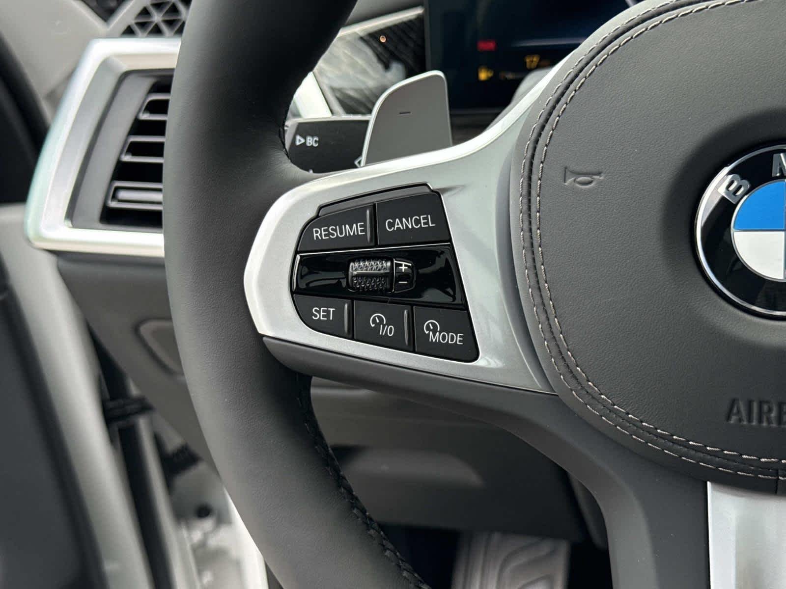 New 2026 Mineral White Metallic BMW xDrive40i image 22