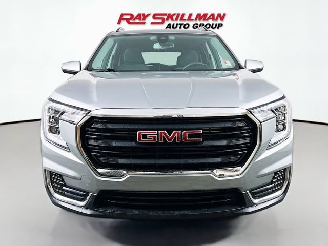 Used 2023 Sterling Metallic GMC SLE image 2
