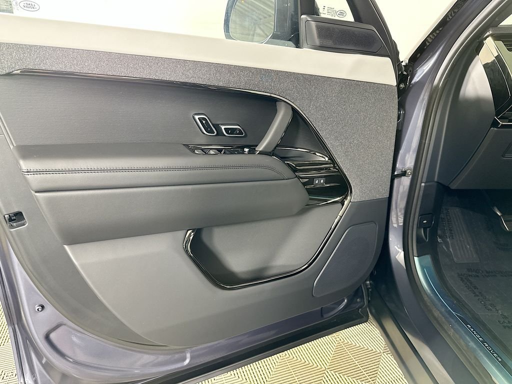New 2026 Varesine Blue LAND ROVER Dynamic SE image 22