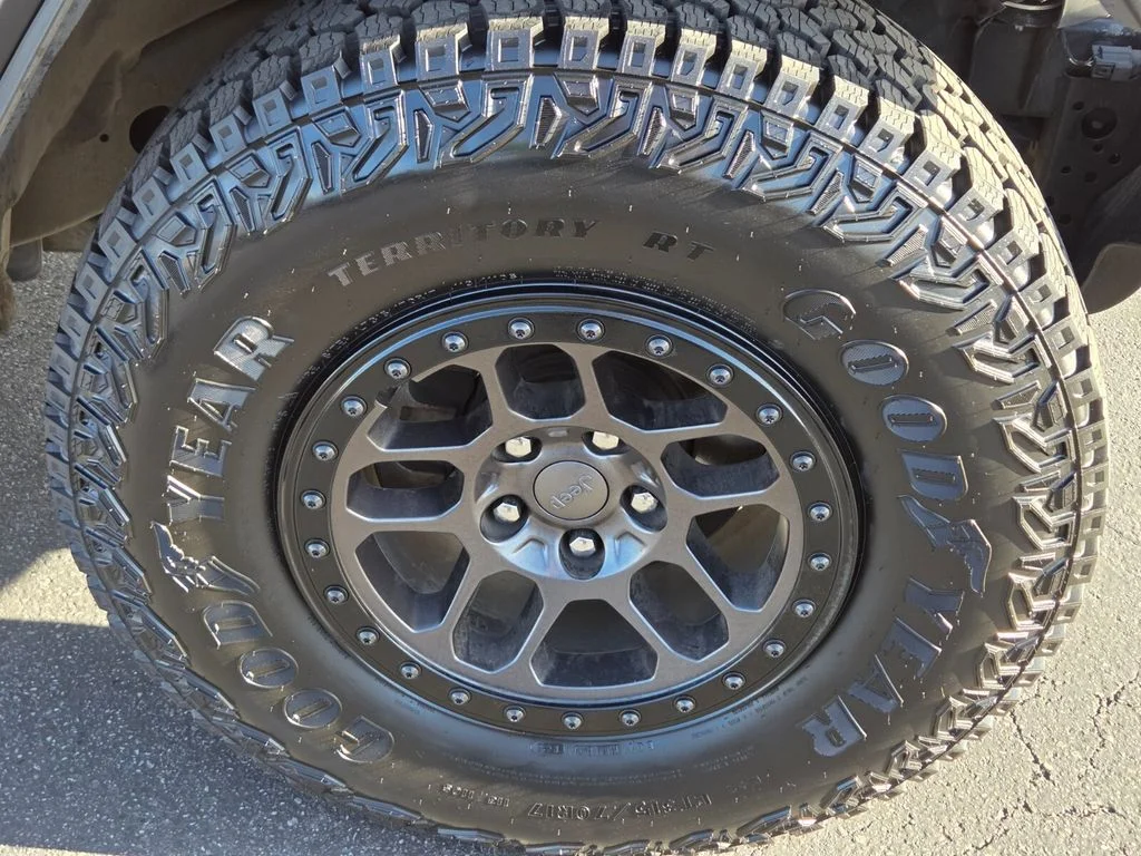 Used 2021 Gray Jeep Unlimited Rubicon image 9